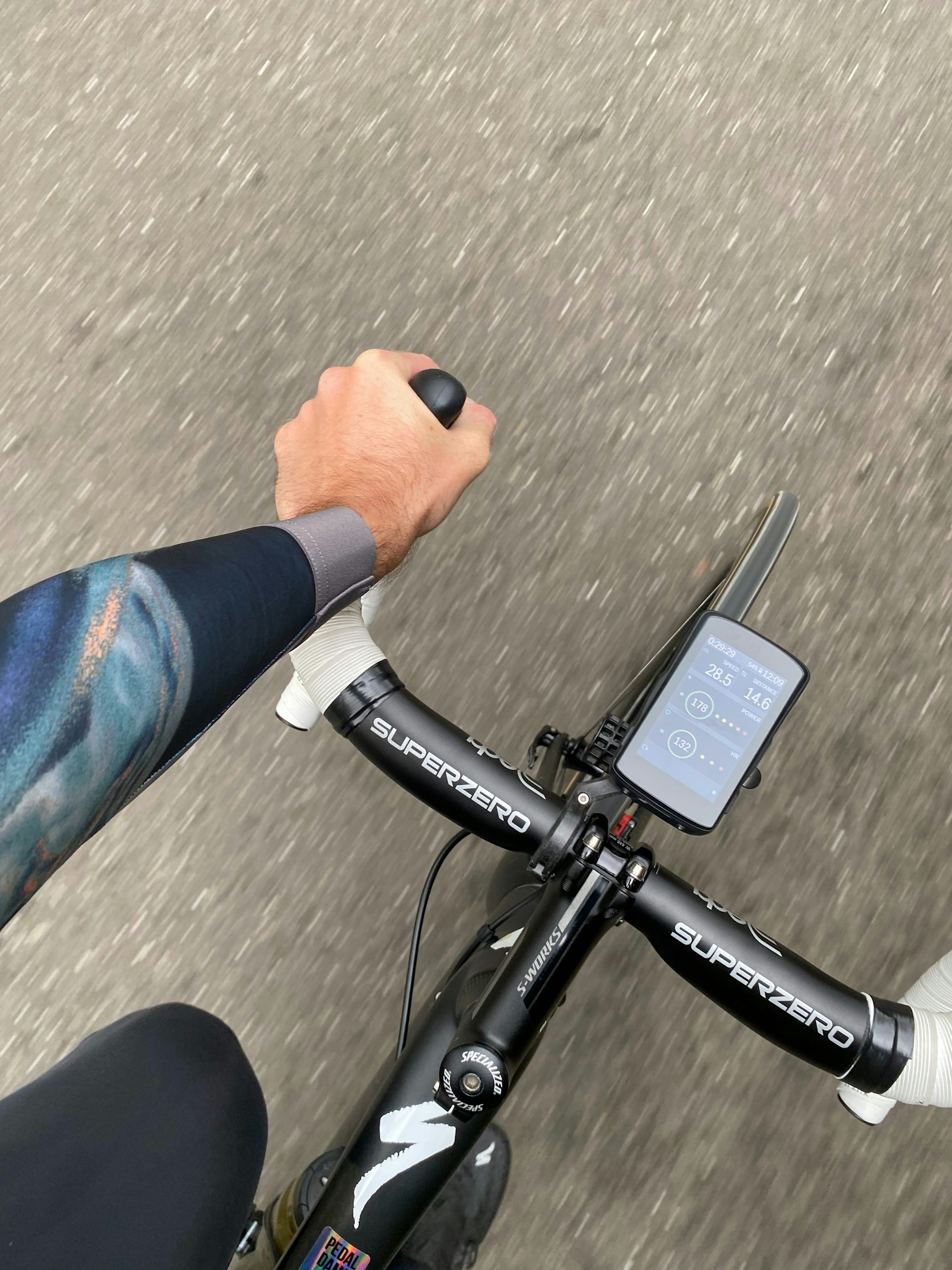 Support Téléphone Vélo Monté Sur Potence 28.6 Mm - Compatible IPhone Et Smartphones 3.5 à 7"