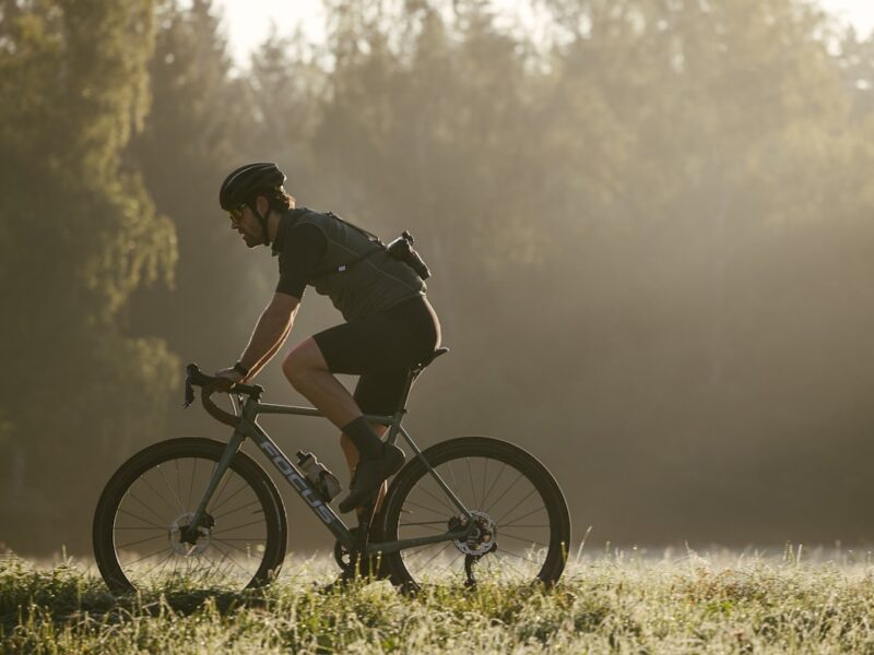 Pneu Gravel vs Route Classique : Quel Choix en 2026 ?